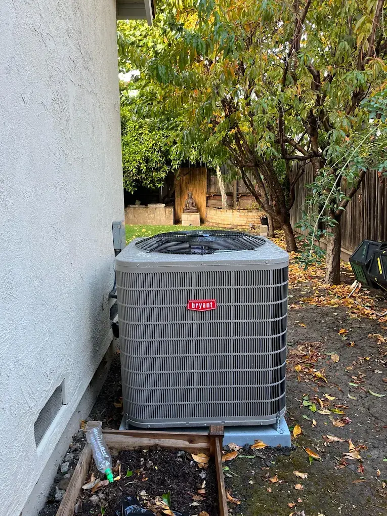 Licensed Air Conditioning Contractor in Orlando repairing a residential air conditioner